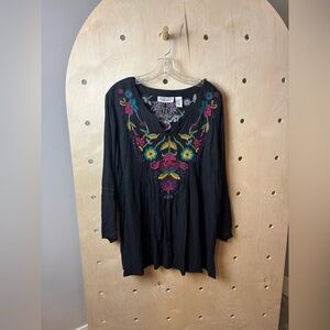 New Direction Woman Floral Embroidered Black Tunic Length Long Sleeve Blouse 2XL